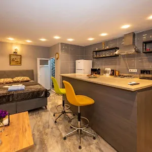 Mymoon 3*, İstanbul Türkiye
