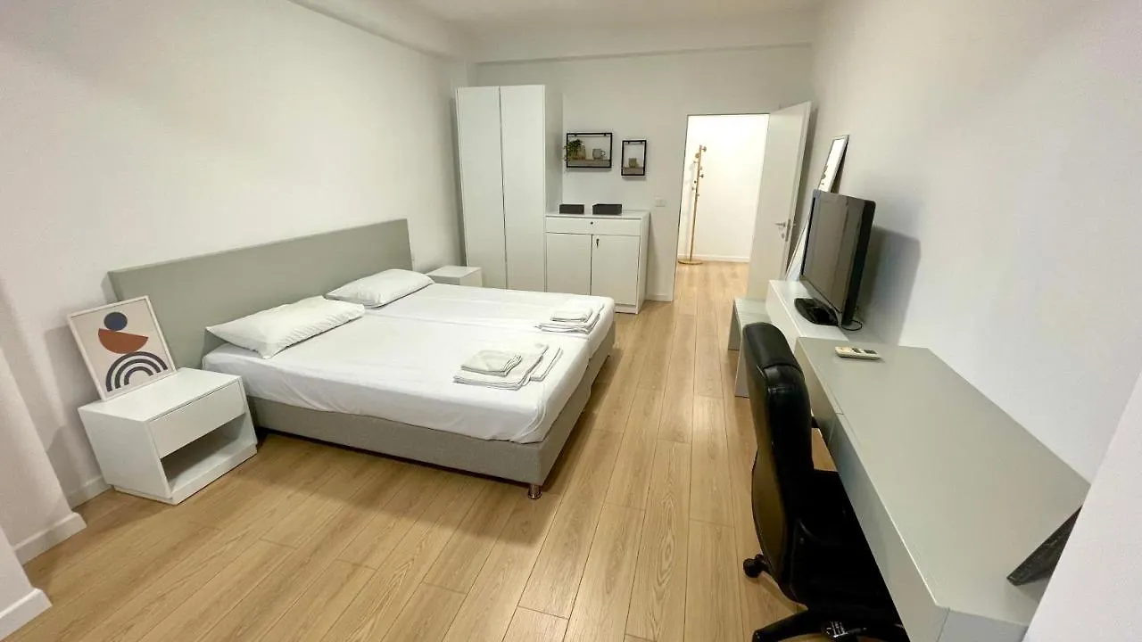 Johana Blloku Apartment In Amazing Location! تيرانا